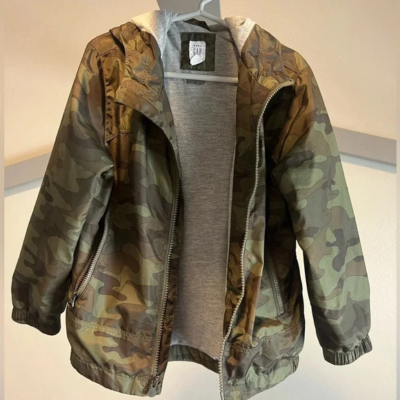 Gap lightweight camo zip up windbreaker Youth size 5 toddler boy - Picture 1 of 4